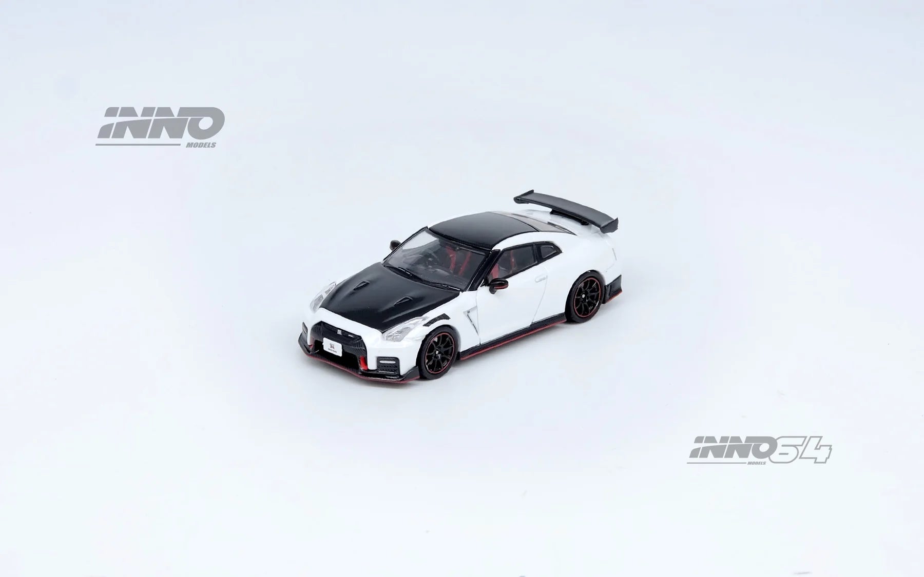INNO 64 1:64 NISSAN GT-R (R35) NISMO White