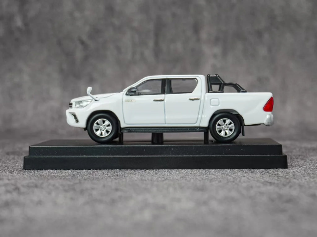 EBBRO Model 1:64 Toyota Hilux - White
