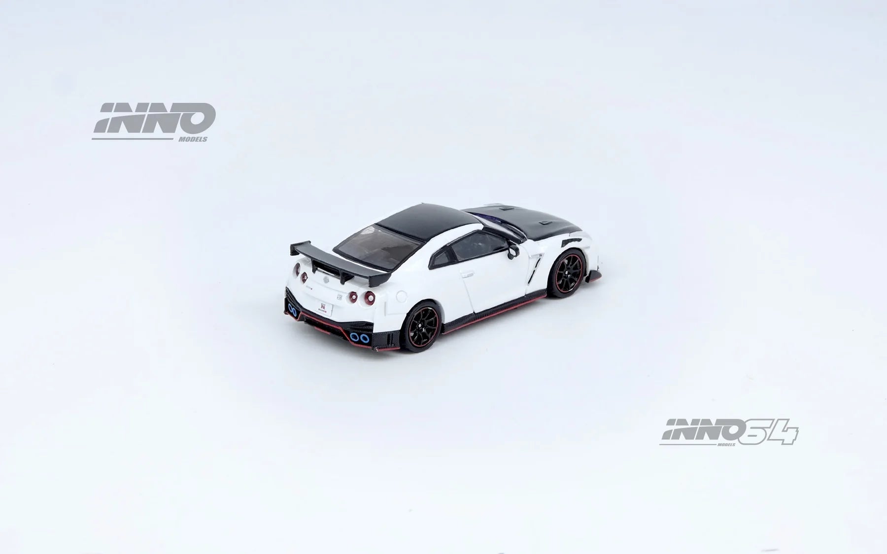 INNO 64 1:64 NISSAN GT-R (R35) NISMO White