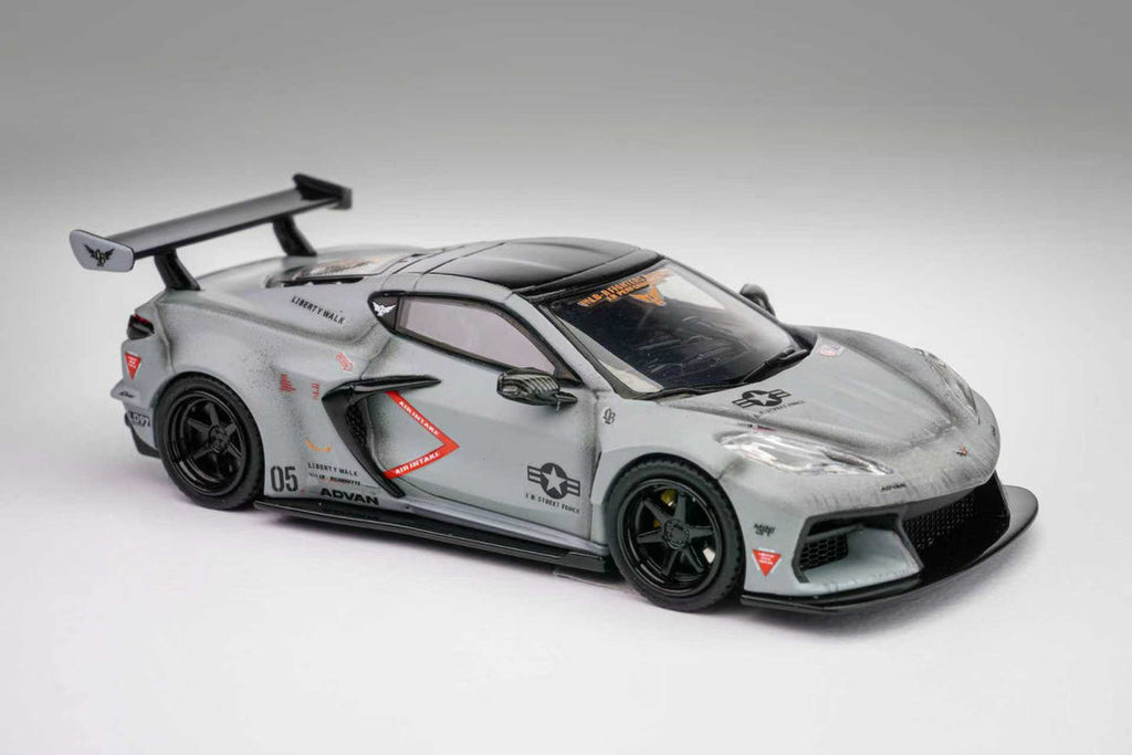 FINE MODEL 1/64 LB CORVETTE C8 GRIS