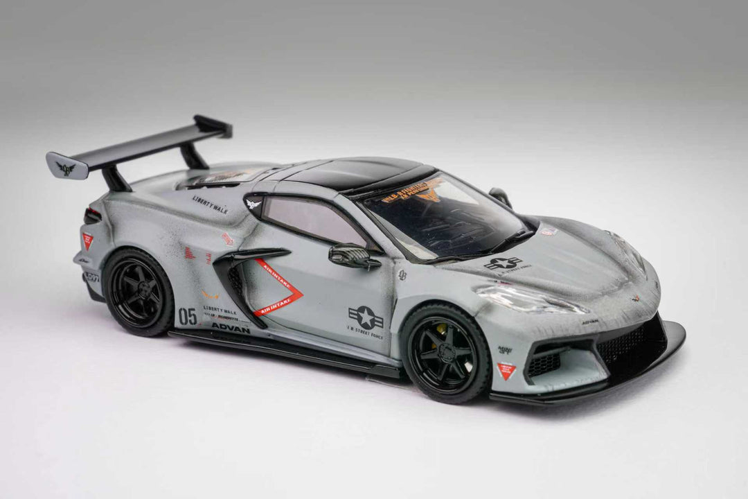 FINE MODEL 1/64 LB CORVETTE C8 GRIS