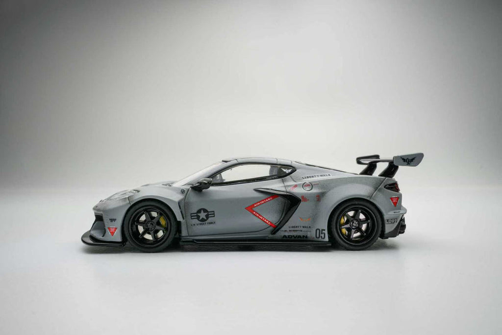 FINE MODEL 1/64 LB CORVETTE C8 GRIS