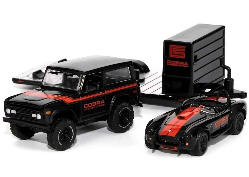 M2 Machines 1976 Ford Bronco & 1965 Shelby 427 Cobra Auto Hauler R90