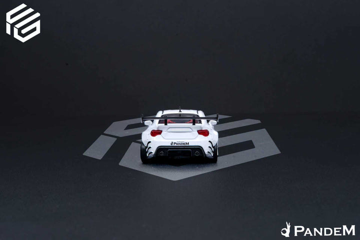 FG MODEL 1/64 SUBARU BRZ PANDEM BLANCO