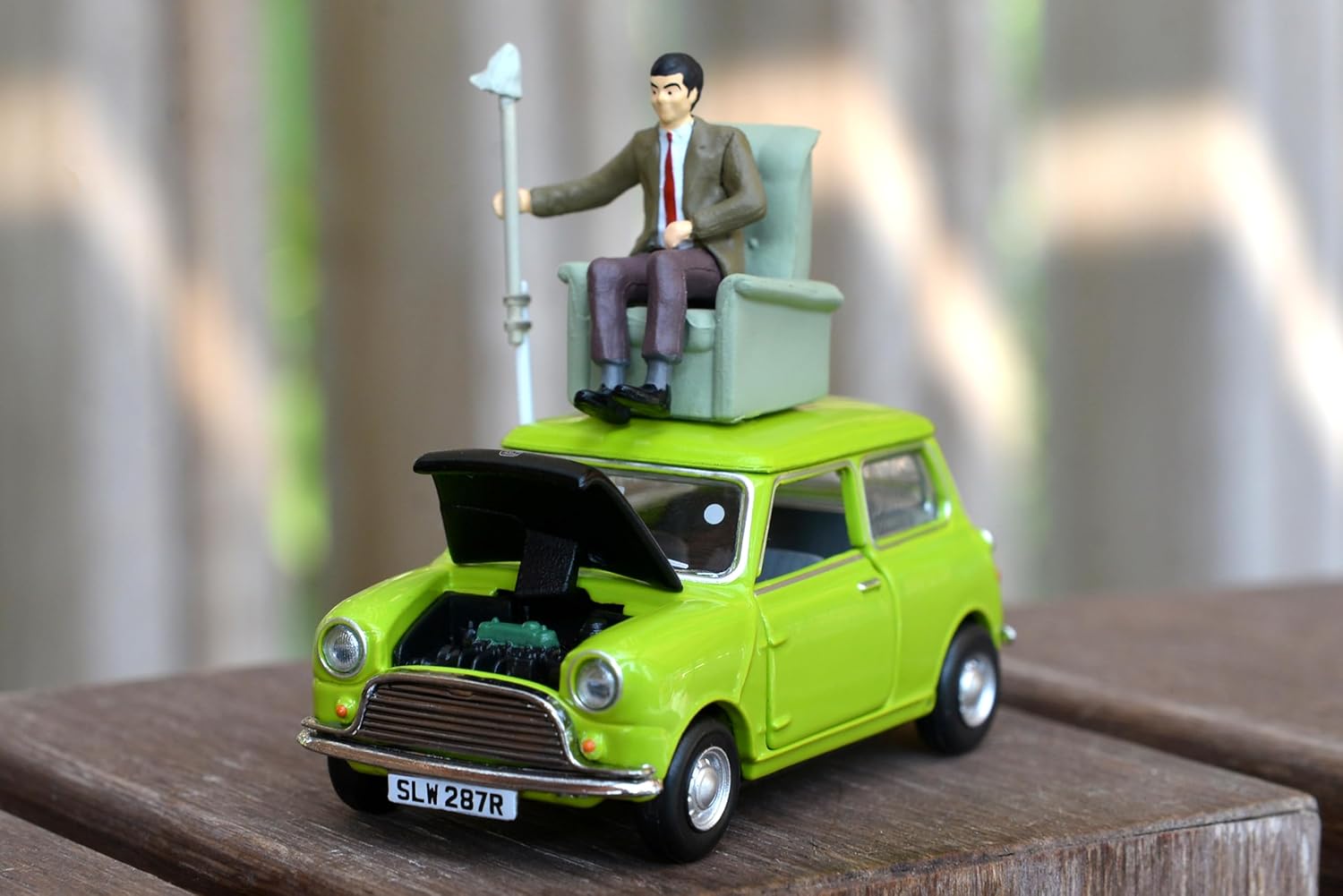TINY CITY 1/50 Mr. Bean Mini Set with Sofa Diecast Mini Car