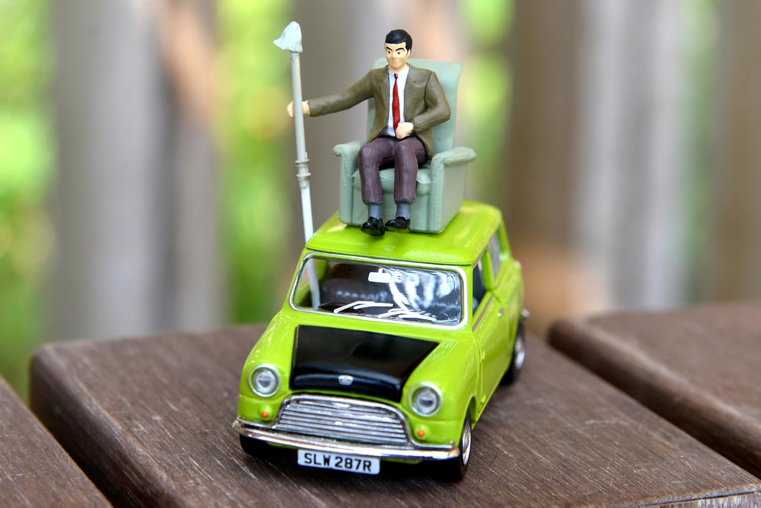 TINY CITY 1/50 Mr. Bean Mini Set with Sofa Diecast Mini Car