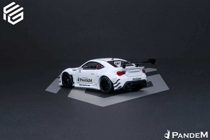 FG MODEL 1/64 SUBARU BRZ PANDEM BLANCO
