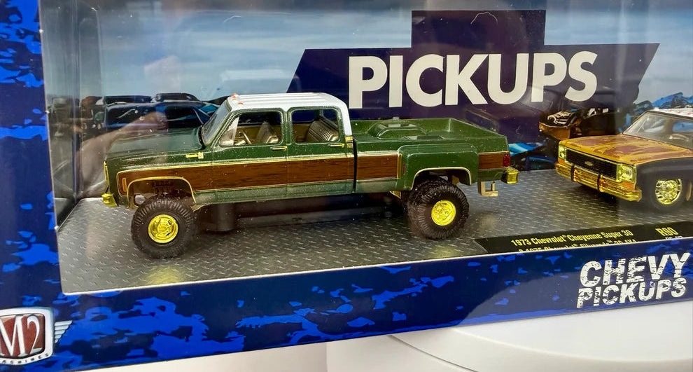 M2 1/64 1973 Chevrolet Cheyenne Super 30 & 1975 Chevrolet Silverado 30 4x4