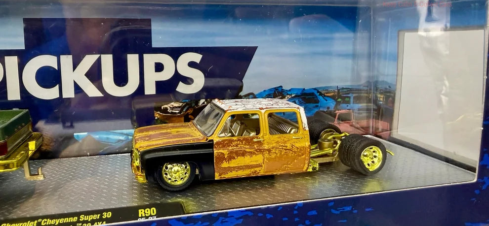 M2 1/64 1973 Chevrolet Cheyenne Super 30 & 1975 Chevrolet Silverado 30 4x4