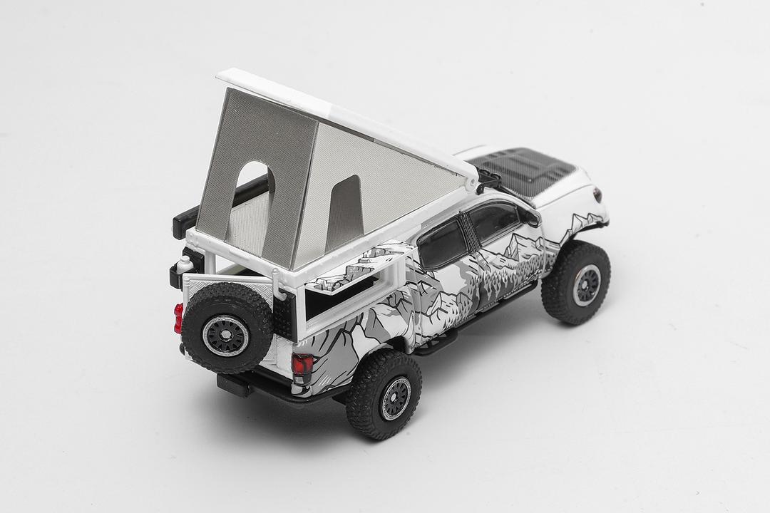 Toyota Tacoma N300 Widebody Camper blanco, escala 1/64, GCD