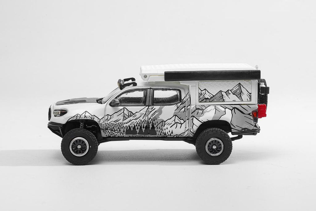 Toyota Tacoma N300 Widebody Camper blanco, escala 1/64, GCD