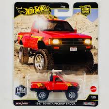 HOTWHEELS Premium Car Culture HW Off Road 1987 Toyota Pickup Truck rojo