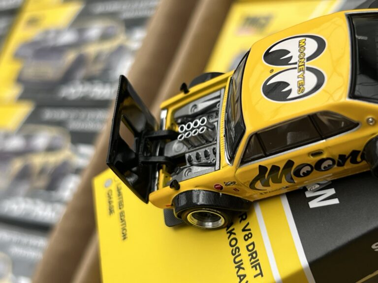 POPRACE 1/64 SKYLINE GT-R V8 DRIFT (HAKOSUKA) MOONEYES TMCS SINGAPORE SPECIAL EDITION