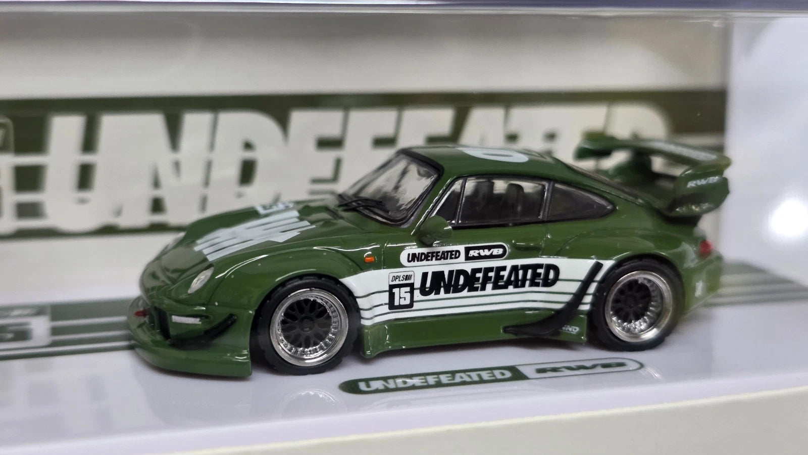 INNO64 Porsche 964 RWB Undefeated GREEN IDE 2025