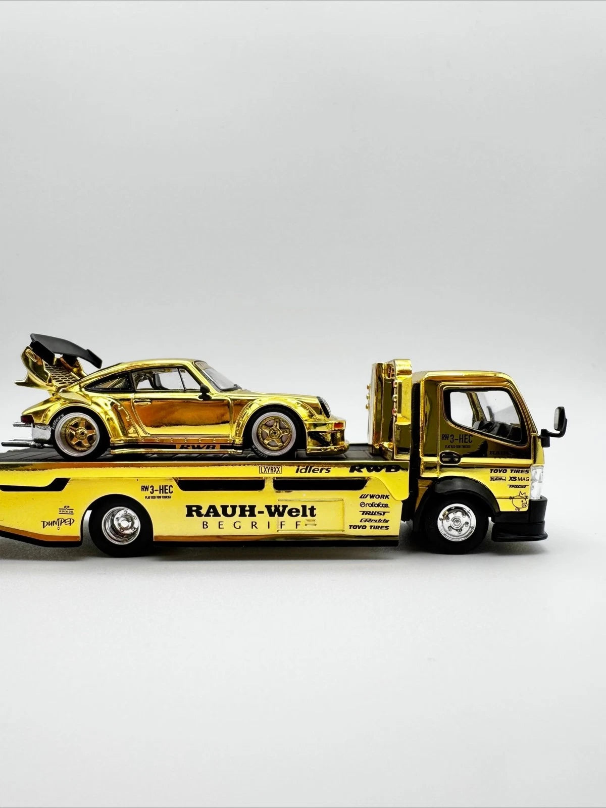 Pop Race XCartoys HEC Beijing 1/64 RWB 930 Gold Set Ltd 300 Transportador de camiones