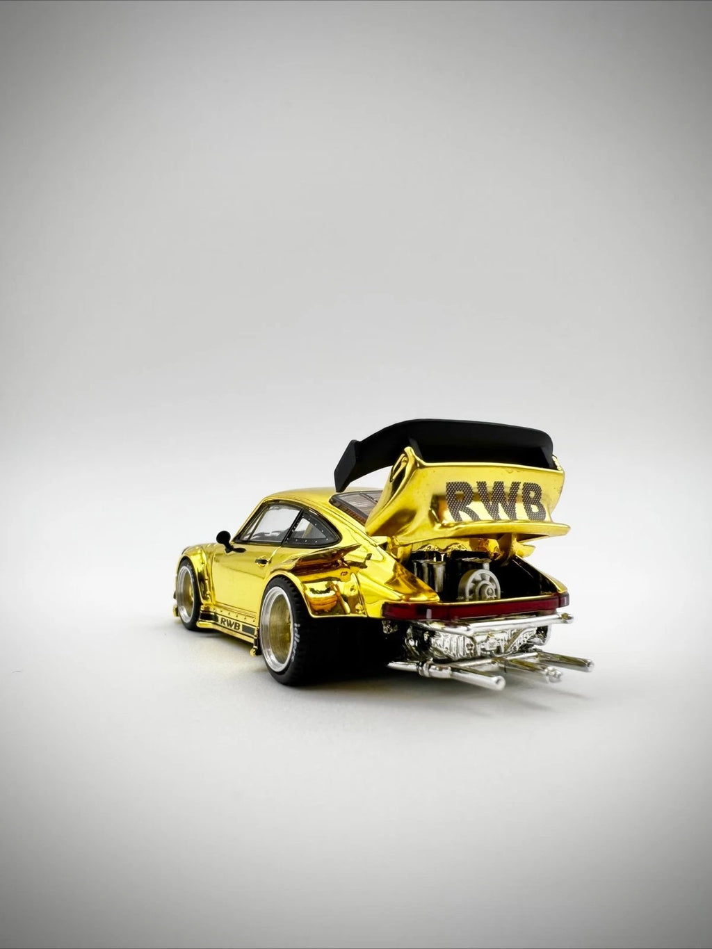 Pop Race XCartoys HEC Beijing 1/64 RWB 930 Gold Set Ltd 300 Transportador de camiones