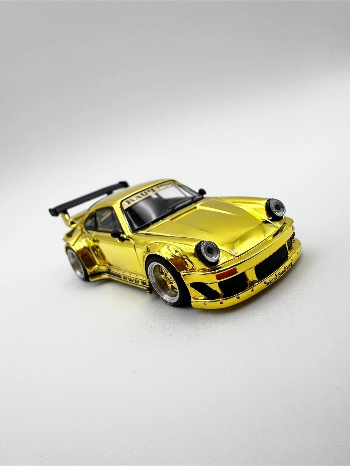 Pop Race XCartoys HEC Beijing 1/64 RWB 930 Gold Set Ltd 300 Transportador de camiones